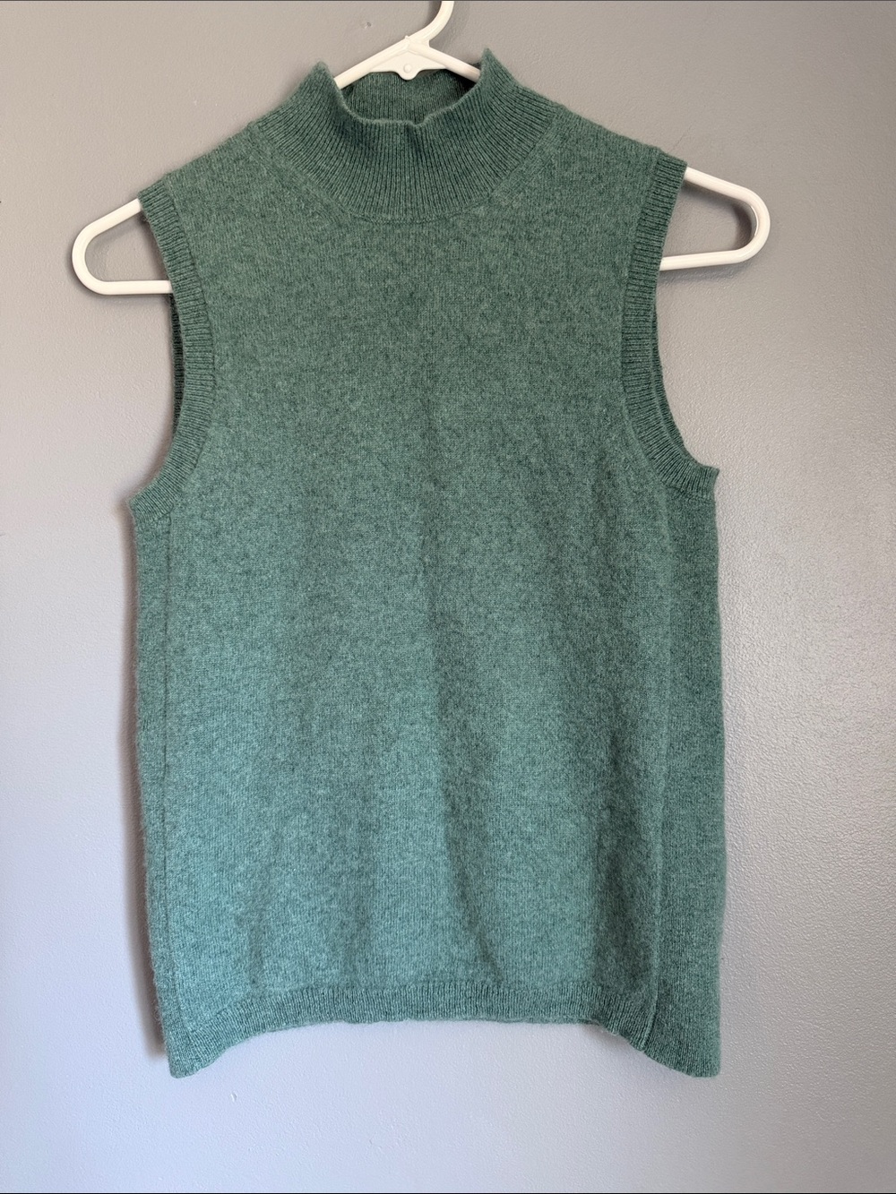Veronica Beard 100% Cashmere Sleeveless Mock Neck Sweater Tank Sage Green Small - Picture 1 of 6